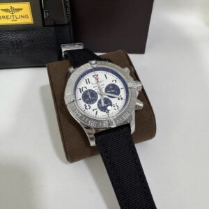Breitling Avenger - Preto/Branco