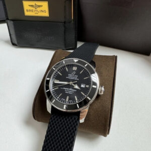 Breitling Superocean - Preto/Prata