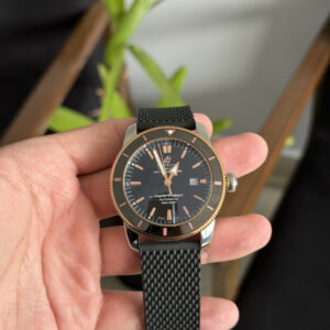 Breitling Superocean - Preto/Dourado